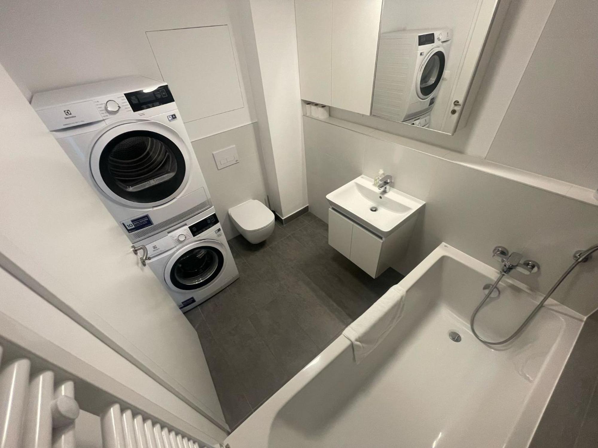 New Downtown Apartment Couple Minute From The Old Town Bratislava Luaran gambar